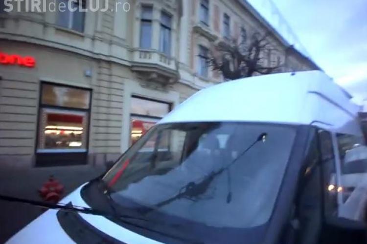 Șoferii clujeni făcuți NESIMȚIȚI de un biciclist! A fost amenințat că și-o ”încasează” - VIDEO