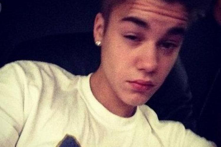 Justin Bieber a fumat atât de multă marijuana în avion, încât pilotul a folosit masca de oxigen