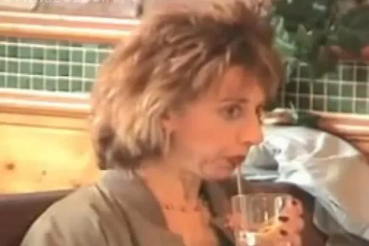 Un bărbat bine DOTAT a testat reacția femeilor! VIDEO EXPERIMENT 