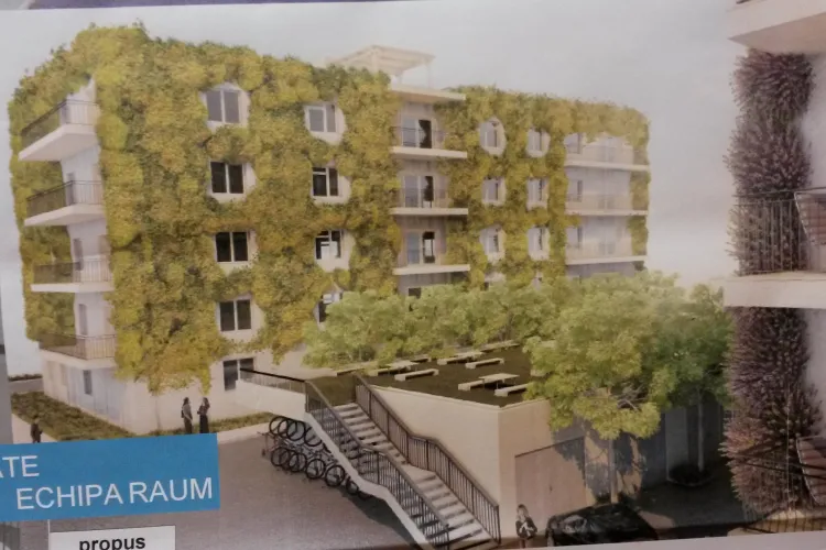 Bloc izolat în 2014, la Cluj-Napoca, cu lână de oaie și plante cățărătoare - FOTO