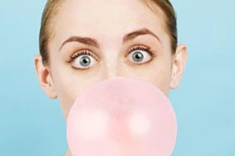 Top 5 probleme cauzate de mestecatul gumei