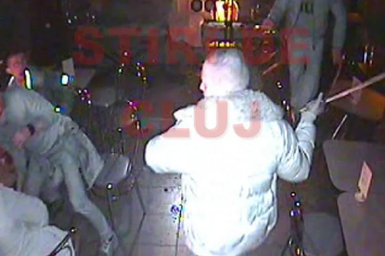 Atac cu SABIA în club Romantic! VIDEO ȘOC - Una dintre victime a fost SCALPATĂ