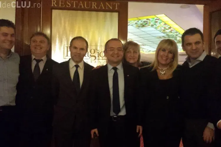 O poză cu Udrea și Boc ”cât o mie de cuvinte” - FOTO