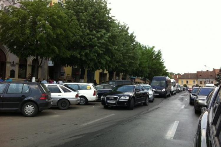 Cea mai mare razie la parcări din centrul Clujului! Sute de șmecheri, amendați și 15 RIDICAȚI