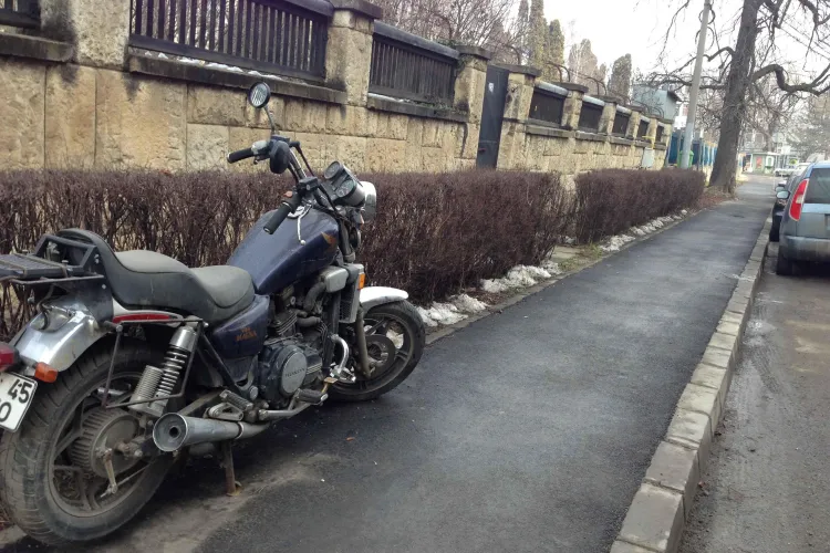 Profesor clujean, posesor de motocicletă, a vrut un loc în PARKINGUL MĂRĂȘTI, dar a fost refuzat - FOTO