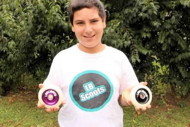 Un puști de 13 ani câștigă într-un an mai mult decât un director de bancă. Vezi cum a dat lovitura