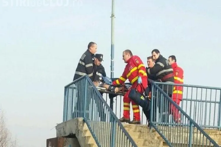 Bărbat căzut în Someș, în Grigorescu. Un pompier a sărit în apa înghețată și l-a scos afară - FOTO / UPDATE