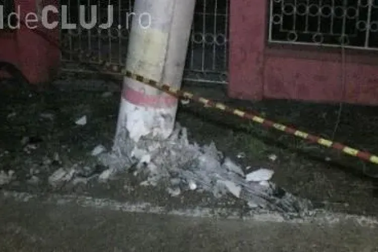 Accident la Gherla. Sute de locuitori au rămas fără curent din cauza unui șofer VIDEO