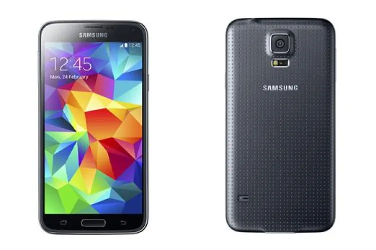 Noul Samsung Galaxy S5 făcut praf de HTC și Nokia FOTO