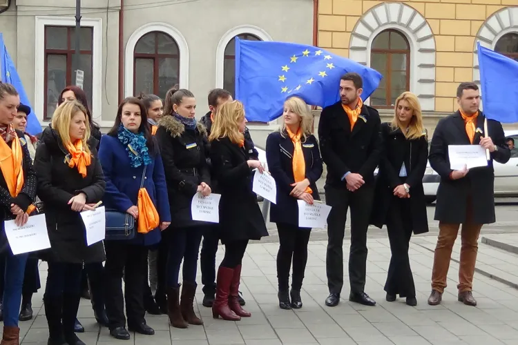 Tinerii din PDL Cluj sunt solidari cu protestatarii din Ucraina: ”Este datoria noastră” FOTO VIDEO