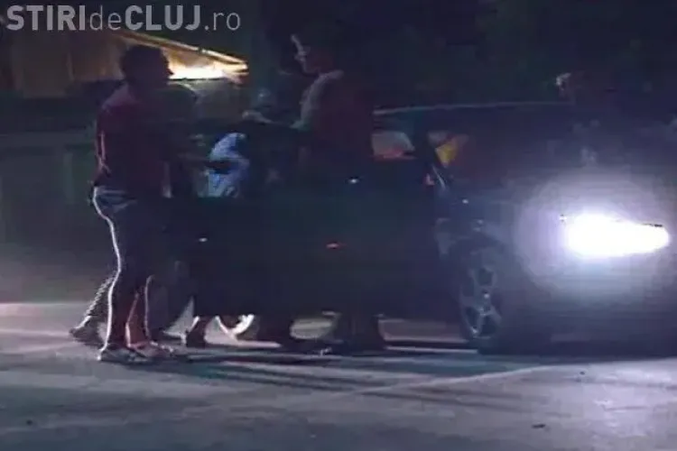 Bătaie între tineri pe Calea Mănăștur! Unul dintre ei s-a pus în fața unei mașini 