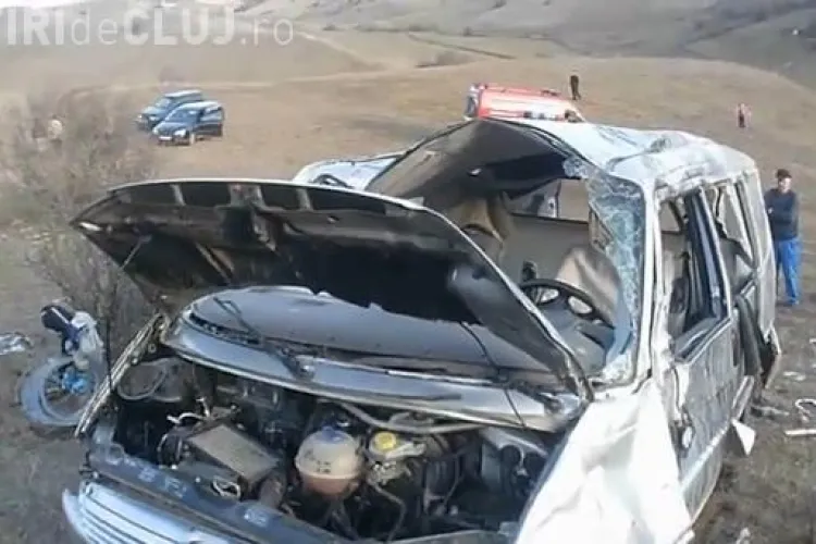 Accident GROAZNIC la Luna de Sus! A murit după ce autoutilitara s-a răsturnat pe un deal - VIDEO