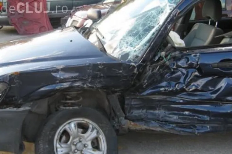 Accident pe Bulevardul Muncii! Un șofer din Harghita a fost rănit grav