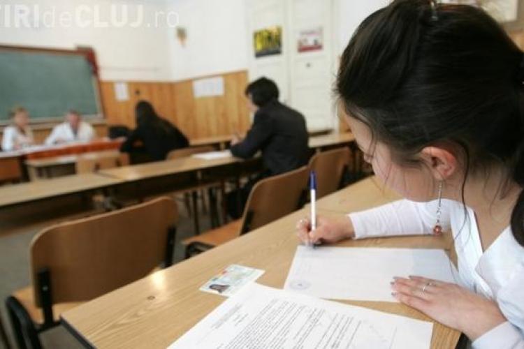 SIMULARE BAC Cluj: Peste 650 de elevi au CHIULIT. Doi au fost prinși copiind