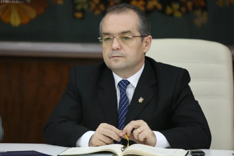 Boc îl atacă pe Victor Ponta: Premierul Victor Ponta să îi ceară ministrului Finanţelor, Victor Ponta, reducerea CAS