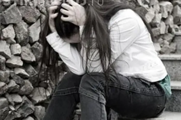 O elevă de la Coșbuc a pozat goală pe Facebook. A fost ȘANTAJATĂ?