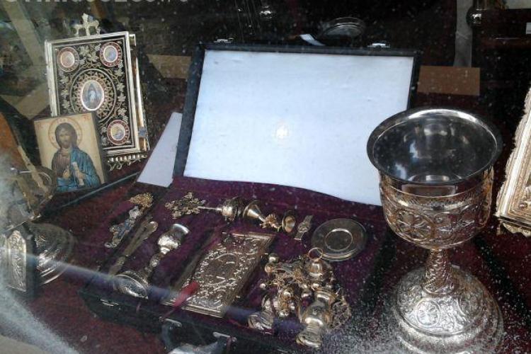 Doi clujeni au spart o biserică și au furat obiectele de PREȚ ale preotului