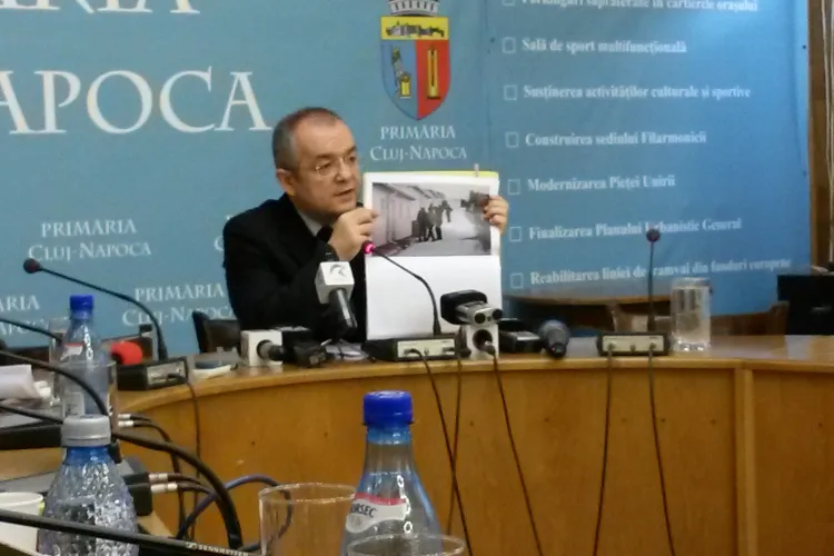 Boc CRITICĂ știrea din The Telegraph, care deplângea mutarea romilor la Pata Rât - FOTO