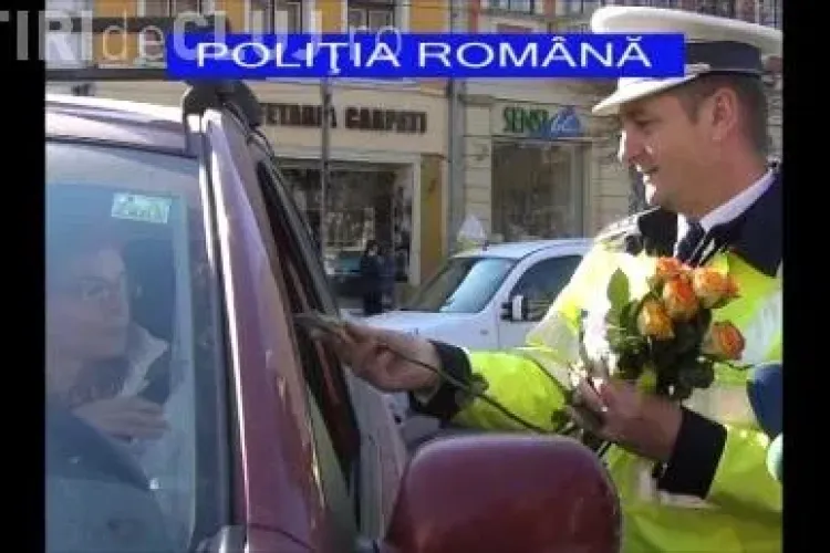 Șoferițele clujence au primit mărțișoare din partea polițiștilor VIDEO