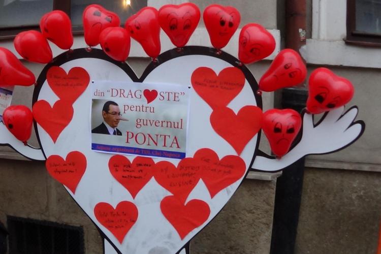 PDL Cluj a ieșit la strâns declarații de Valentine's Day pentru Ponta: ”Ponta și-a luat smartphone cu TACI CRIN” VIDEO