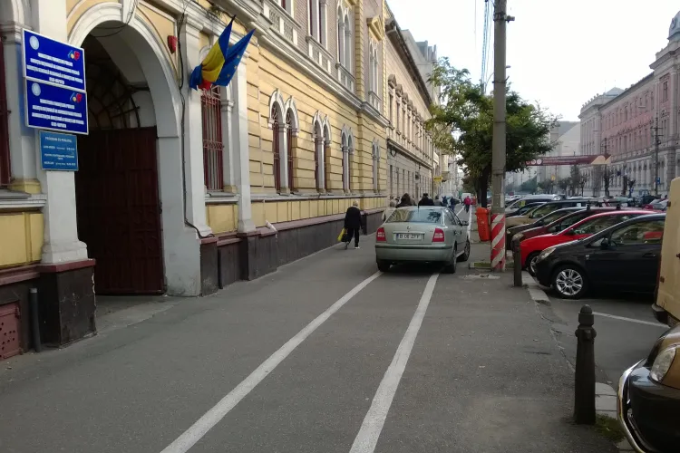 Amenzi în Cluj-Napoca pentru șoferii care nu respectă bicicliștii: 400 de lei