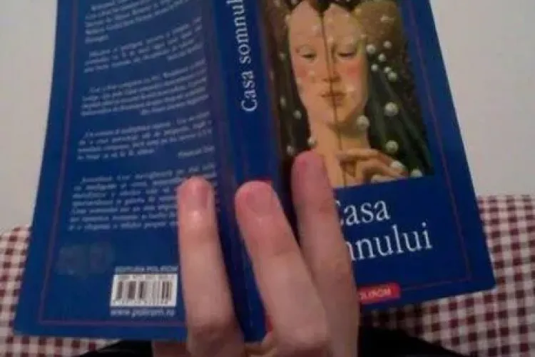 O librărie din Cluj te răsplătește dacă pui pe Facebook un selfie cu tine CITIND, nu cu FREZA sau ultima haina