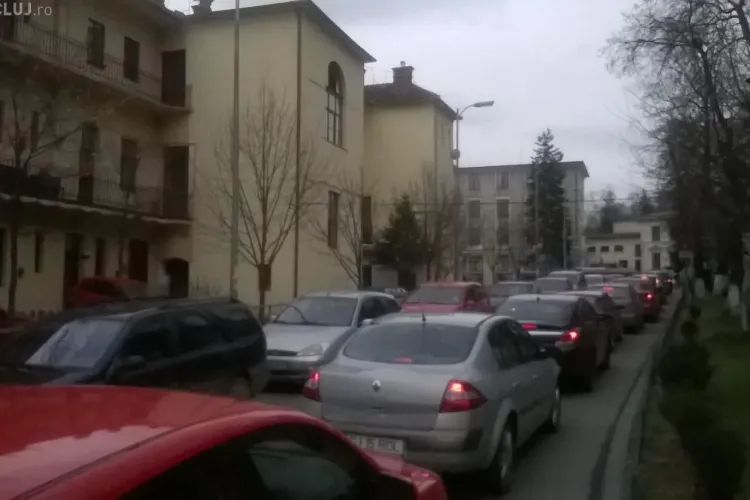 Haos la parkingul Primăriei Cluj-Napoca. Parcarea a fost blocată peste 50 de minute FOTO
