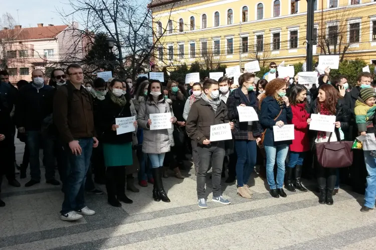 Medicii rezidenți din Cluj au ieșit  în stradă: O să ajungem să se facă medicină ”made in China” FOTO