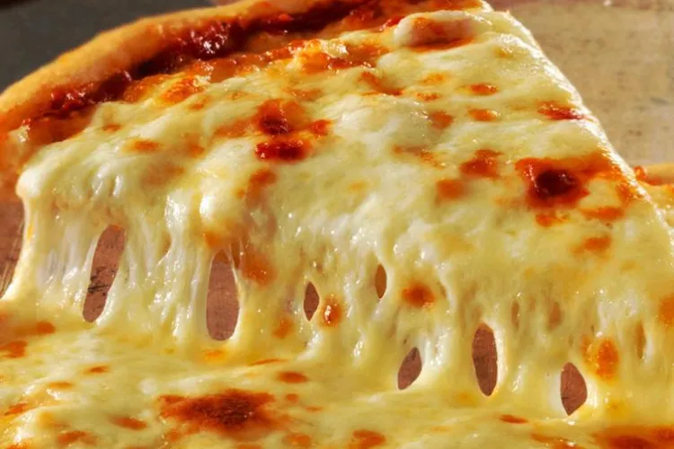 Cum arată bărbatul care mănâncă doar pizza de 25 de ani FOTO