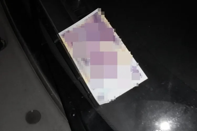 Bancnote de 100 de lei puse în parbrizul șoferilor. Ce a pățit un clujean e de RÂS - FOTO