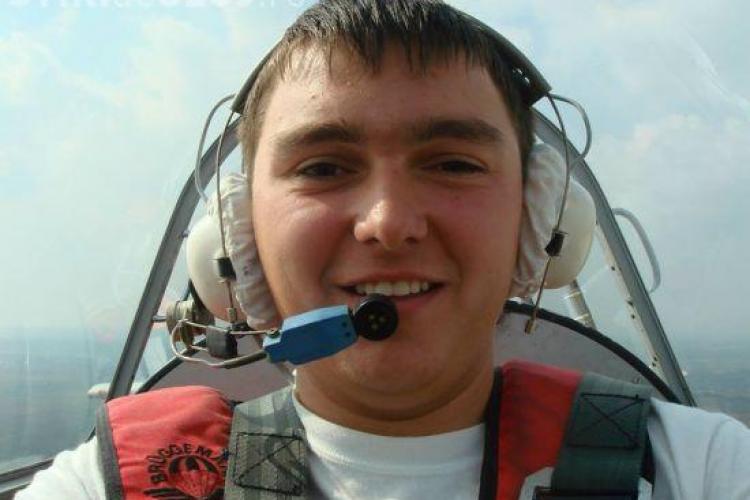 Tatăl copilotului Razvan Petrescu: Nişte aberaţii. Avioul era cu dublă comandă
