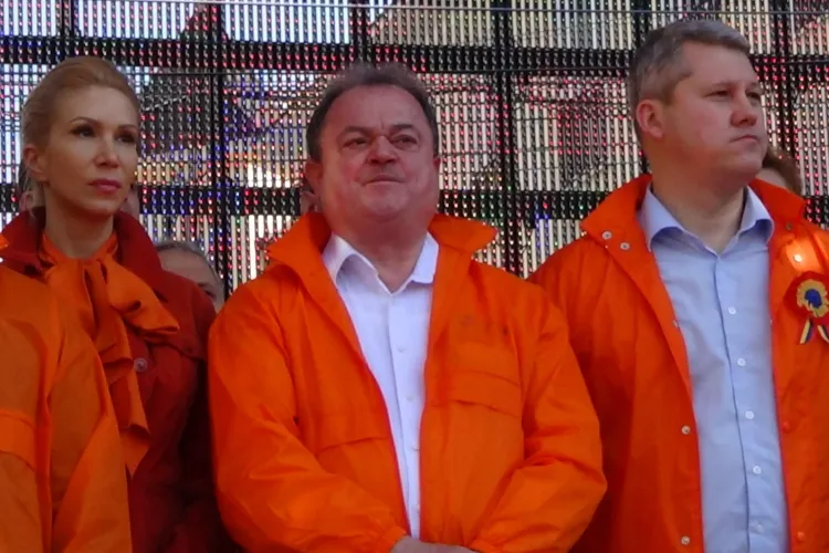 Blaga despre absenţa lui Boc de la mitingul din Cluj: Să-i dea Dumnezeu sănătate, dacă se simte foarte bine unde este