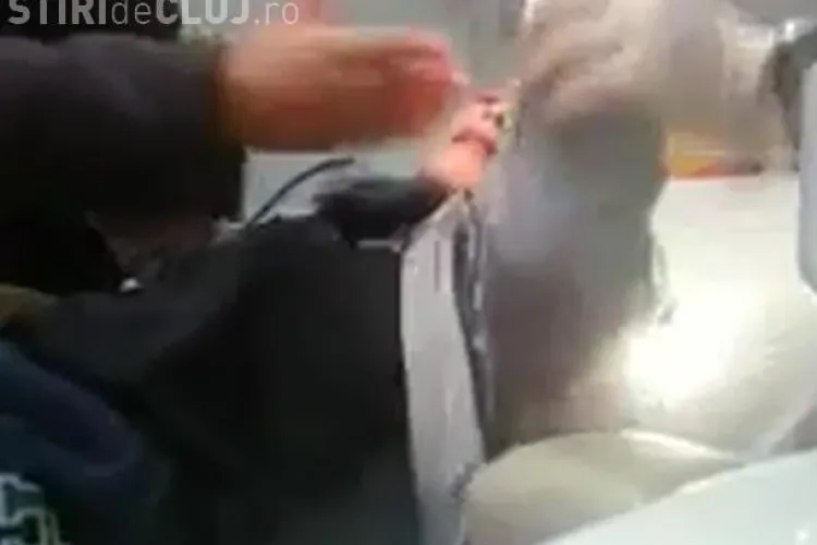 Copil care plânge pălmuit de mamă la îndemnul dentistului. Ce explicații oferă medicul - VIDEO