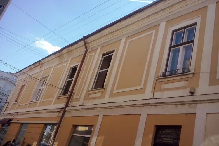 Se montează termopane pe clădirile istorice din centrul Clujului - FOTO 