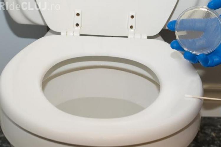 Ce pericole sunt dacă te așezi pe capacul dintr-o toaletă publică?