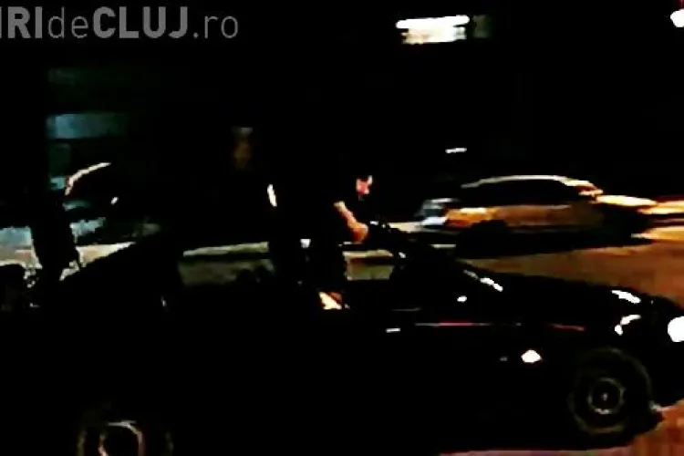 FELICITĂRI Poliției din Turda! Șoferul filmat în timp ce ducea un pasager pe plafon a rămas fără PERMIS