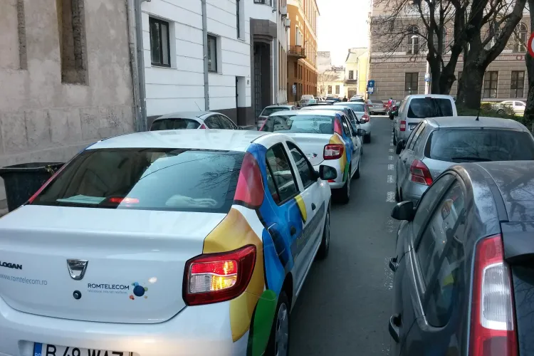 Cum blochează șoferii de la Romtelecom Cluj o stradă din centru - FOTO