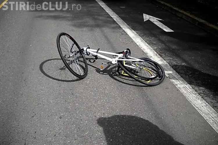 Elev clujean lovit de mașină în timp ce se plimba cu bicicleta. Nu a oferit prioritate șoferului