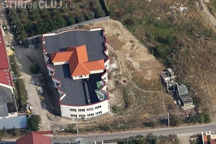 La Cluj a fost construită o casă pe un bloc - FOTO