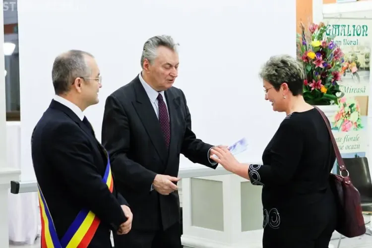 Emil Boc a premiat echipa de la Policlinica fără plată din Cluj la 20 de ani de achitivitate - FOTO