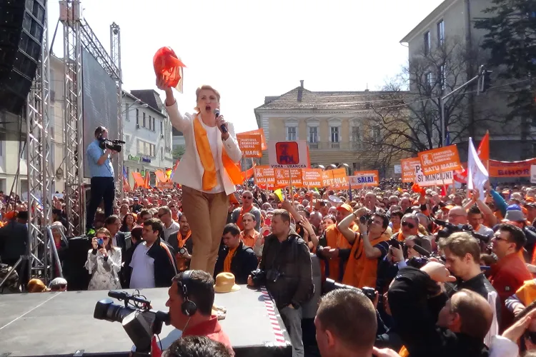 Miting PDL la CLUJ cu 25.000 de oameni: Ponta v-a făcut POTECI spre DNA, nu autostrăzi - VIDEO