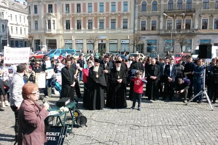 Marșul pentru Viață a adunat la Cluj 2000 de persoane. Nu au lipsit CAPII bisericii care spun NU AVORTULUI - VIDEO