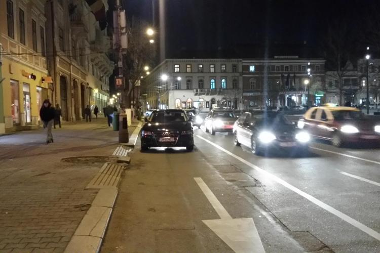 ”Cocalar” de Satu Mare blochează traficul în centrul Clujului. Și-a lăsat mașina în stradă