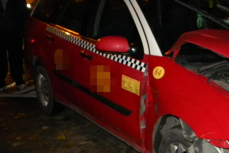 Accident pe strada Albac! Un taximetrist a lovit un o femeie pe trecere de pietoni
