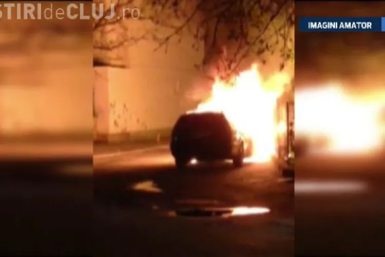 Mașina unui ofiţer DNA a luat FOC. Sunt SUSPICIUNI - VIDEO