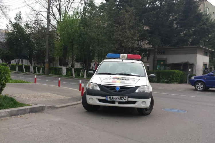 Mașina Poliției, parcată ca cizma în Gheorgheni - FOTO