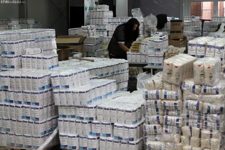 Primăria Cluj-Napoca distribuie pachetele cu alimente pentru persoanele defavorizate