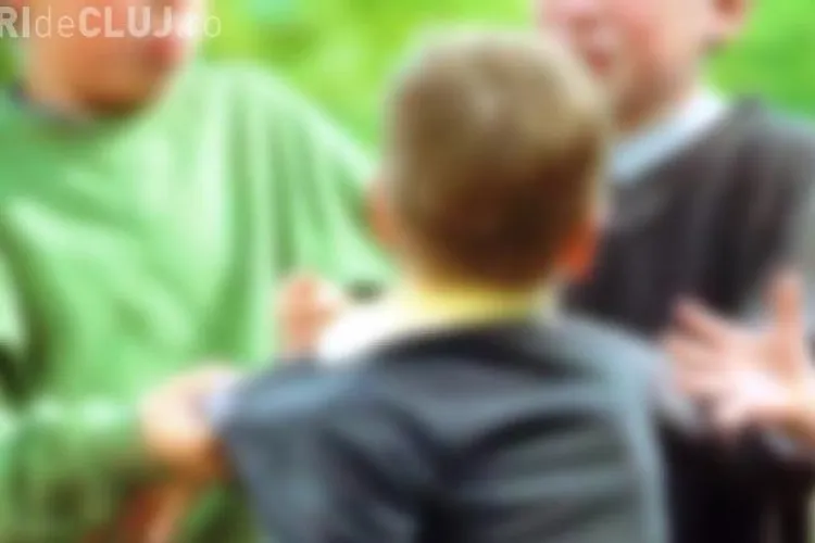 Un bătăuș a tâlhărit de trei ori aceiași copii în ZORILOR, dar este cercetat de procurori în LIBERTATE