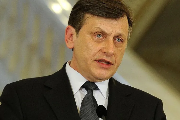 Crin Antonescu vine la Cluj, sâmbătă. Se lansează candidații PNL la europarlamentare