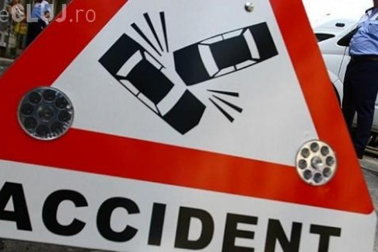 Accident cu trei răniți la Cluj, pe un drum aflat în construcție